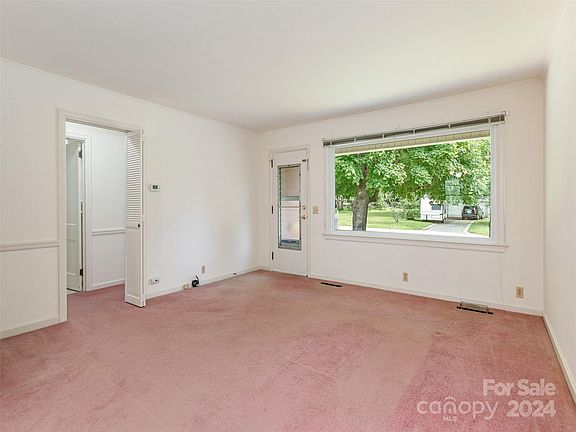 4th image of 1925 Arlington Pl