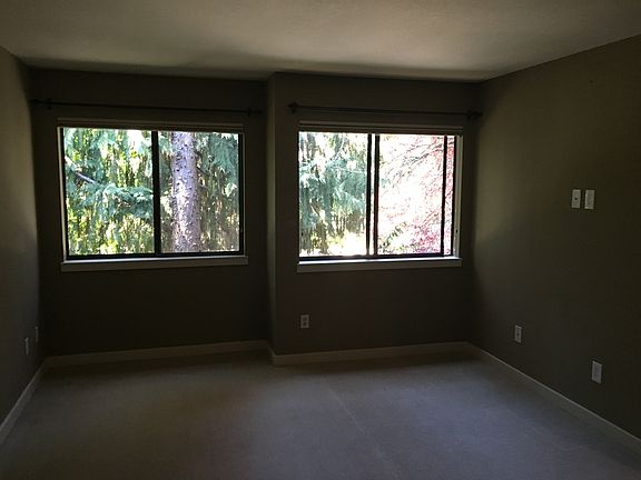 5th image of 1260 Bellevue Way NE APT 4
