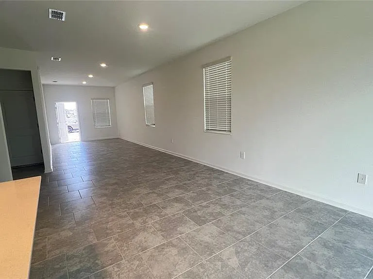 2821 Pierr St — Photo 21