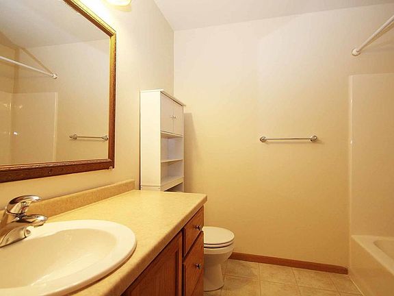 5th image of 2455 S Saint Clair St #8