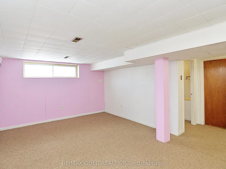 70 Greystone Cres — Photo 18