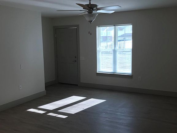 4th image of 14700 W Davis Dr