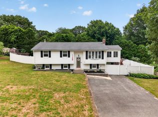 12 Clearwater Dr, Plymouth, MA 02360