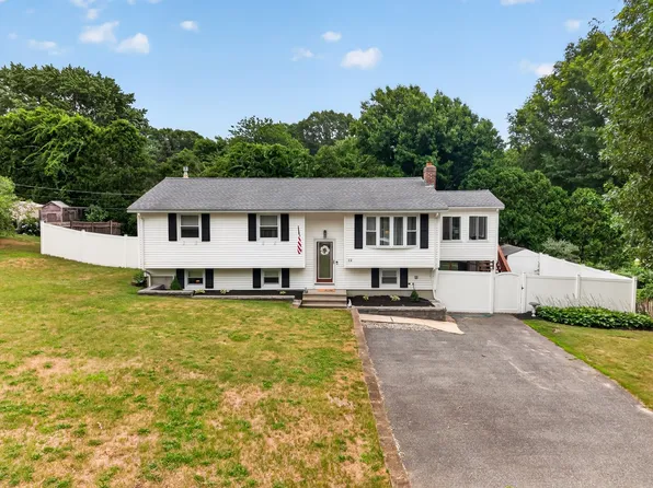 12 Clearwater Dr, Plymouth, MA 02360