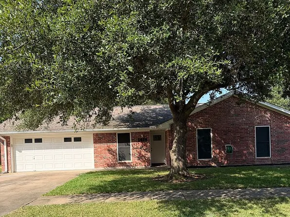 1419 Avenue C, Danbury, TX 77534