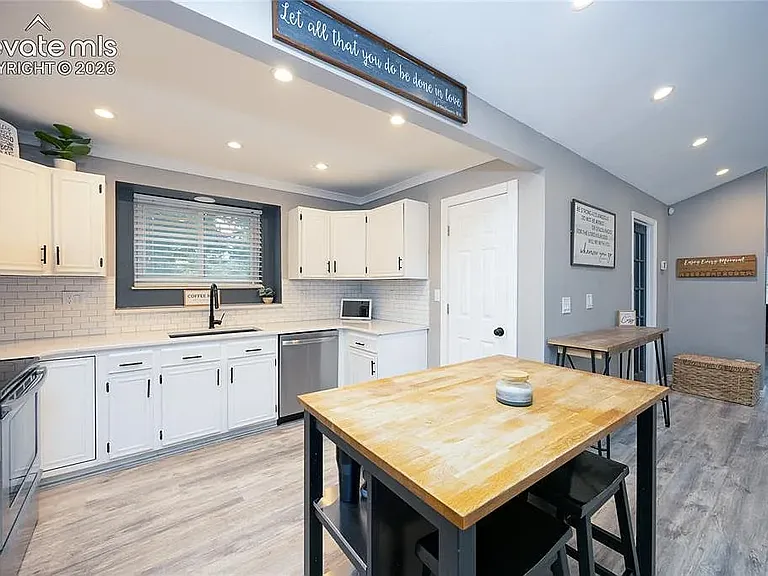 975 Tari Dr — Photo 11