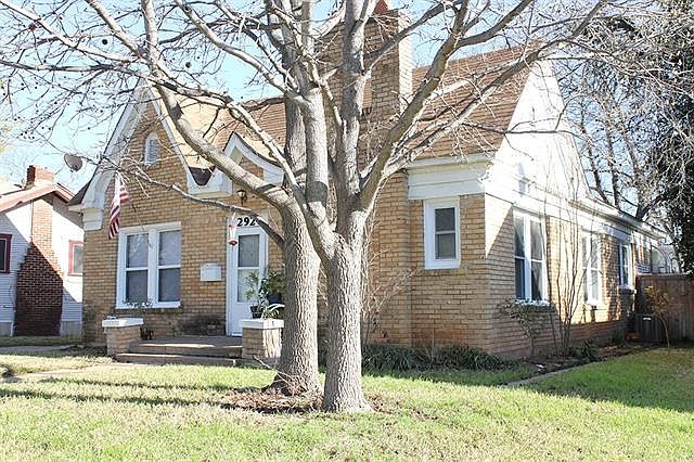 1st image of 2924 Meadowbrook Dr