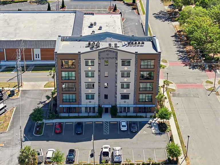 100 N Dewey St — Photo 17