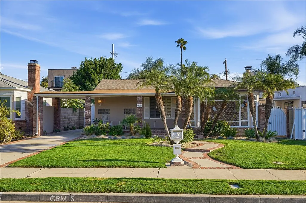 4 bed, 2200 sqft, $4,400 — Photo 3