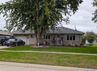 501 S Maple St, Paullina, IA 51046