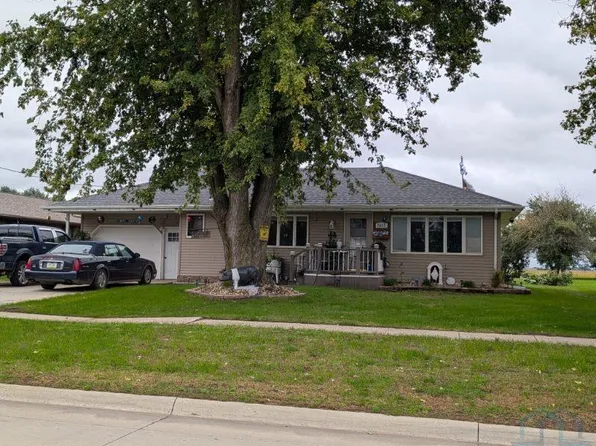 501 S Maple St, Paullina, IA 51046
