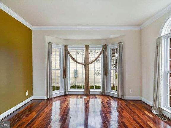 4th image of 81 Country Manor Dr
