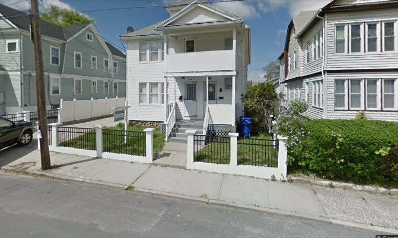 3 bed, 2496 sqft, $1,950 — Photo 1