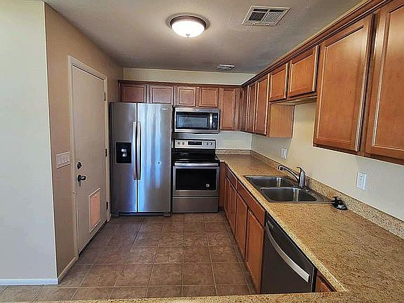 4th image of 2251 E Alpine Ave