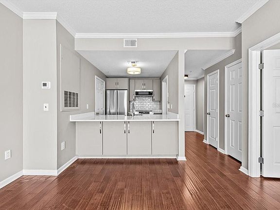 4th image of 800 S Dakota Ave APT 206