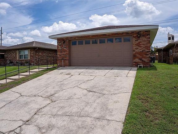 4th image of 661 LAKE CAROLYN CIRCLE