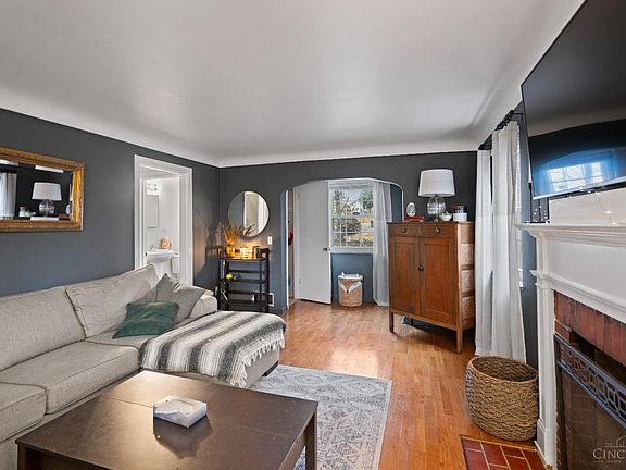 3rd image of 6851 Stoll Ln