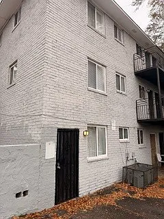 516 Holderness St SW — Photo 2