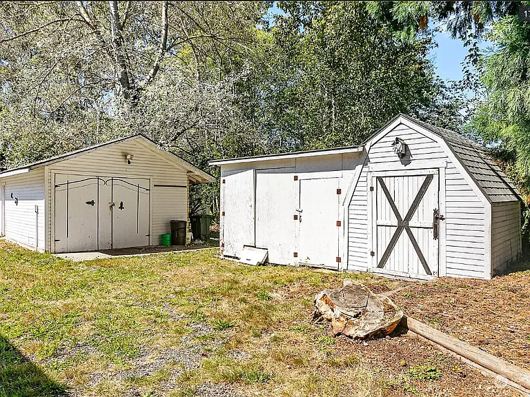 1865 Bayview Ave — Photo 12