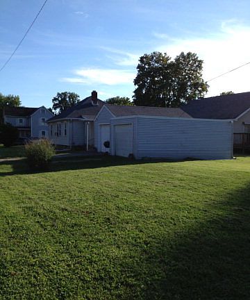 5th image of 571 Cedar St
