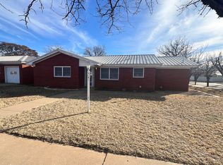 1002 14th St, Shallowater, TX 79363