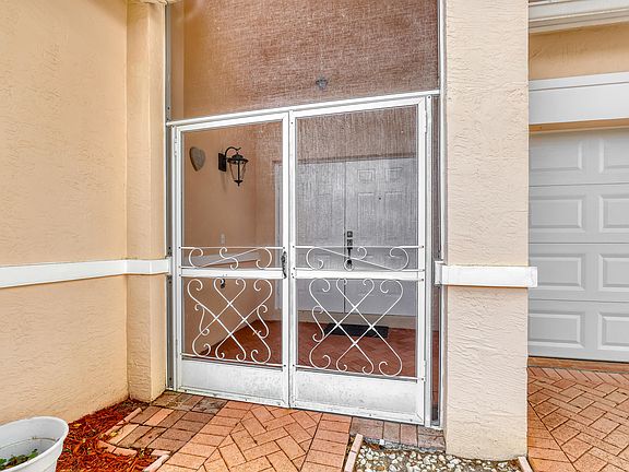 3rd image of 180 Caribe Court