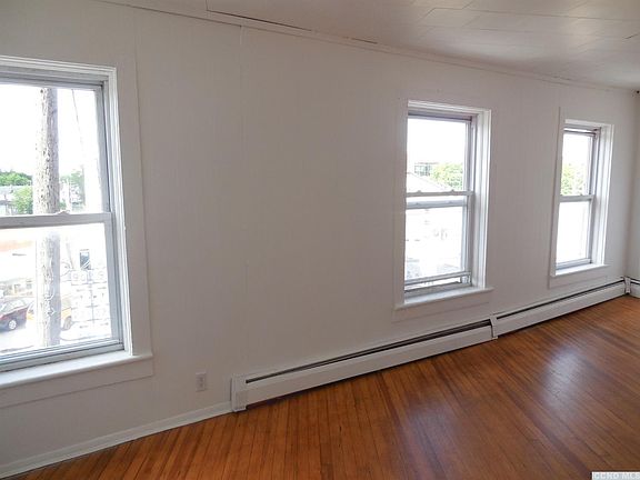 4th image of 24 Park Pl