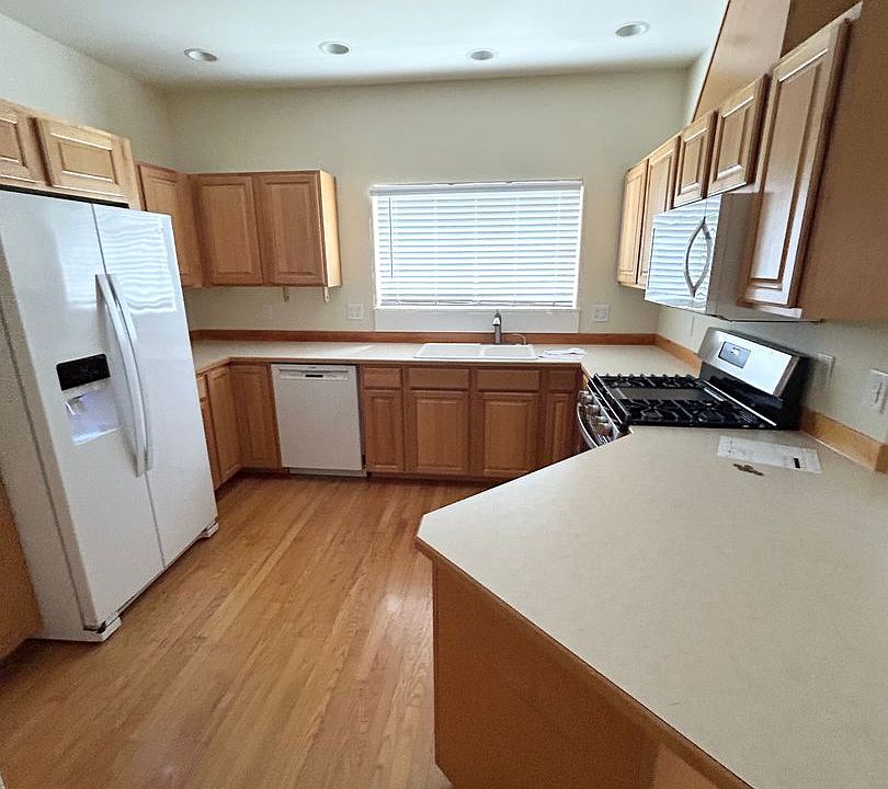 1st image of 12422 NE 100th St