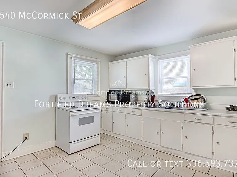 1540 McCormick St — Photo 6