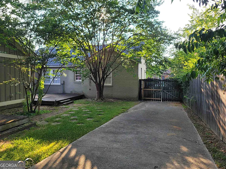 156 Florida Ave — Photo 18