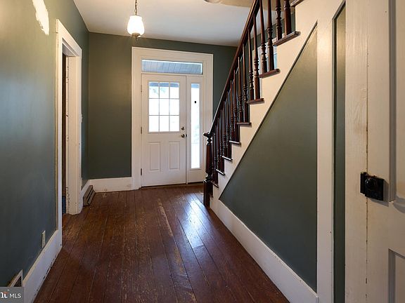 4th image of 104 Mountain Ave