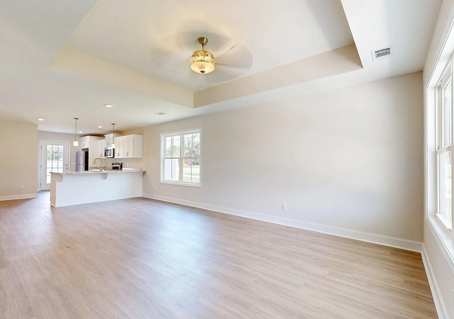 3 bed, 2.0 bath, 1241 sqft, $1,800 — Photo 4