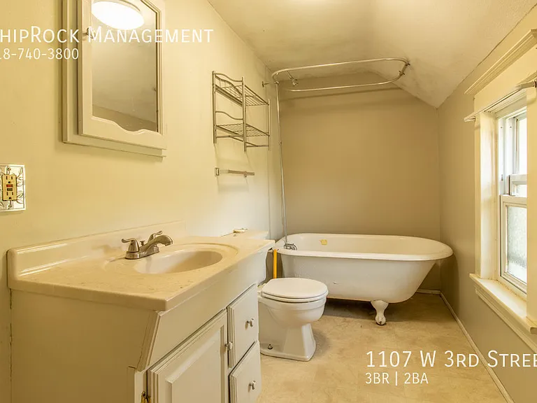 1107 W 3rd St — Photo 19