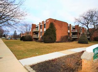 300 W Fullerton Ave, Addison, IL 60101