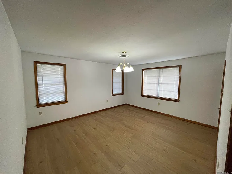 8037 Florida Blvd — Photo 7