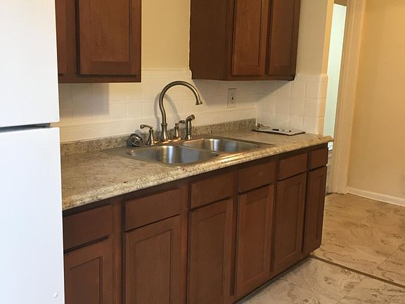 4th image of 1129 Clearbrook Dr #2