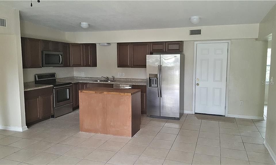 2nd image of 2028 Sarazen Dr