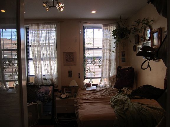 5th image of 187 Stockholm St