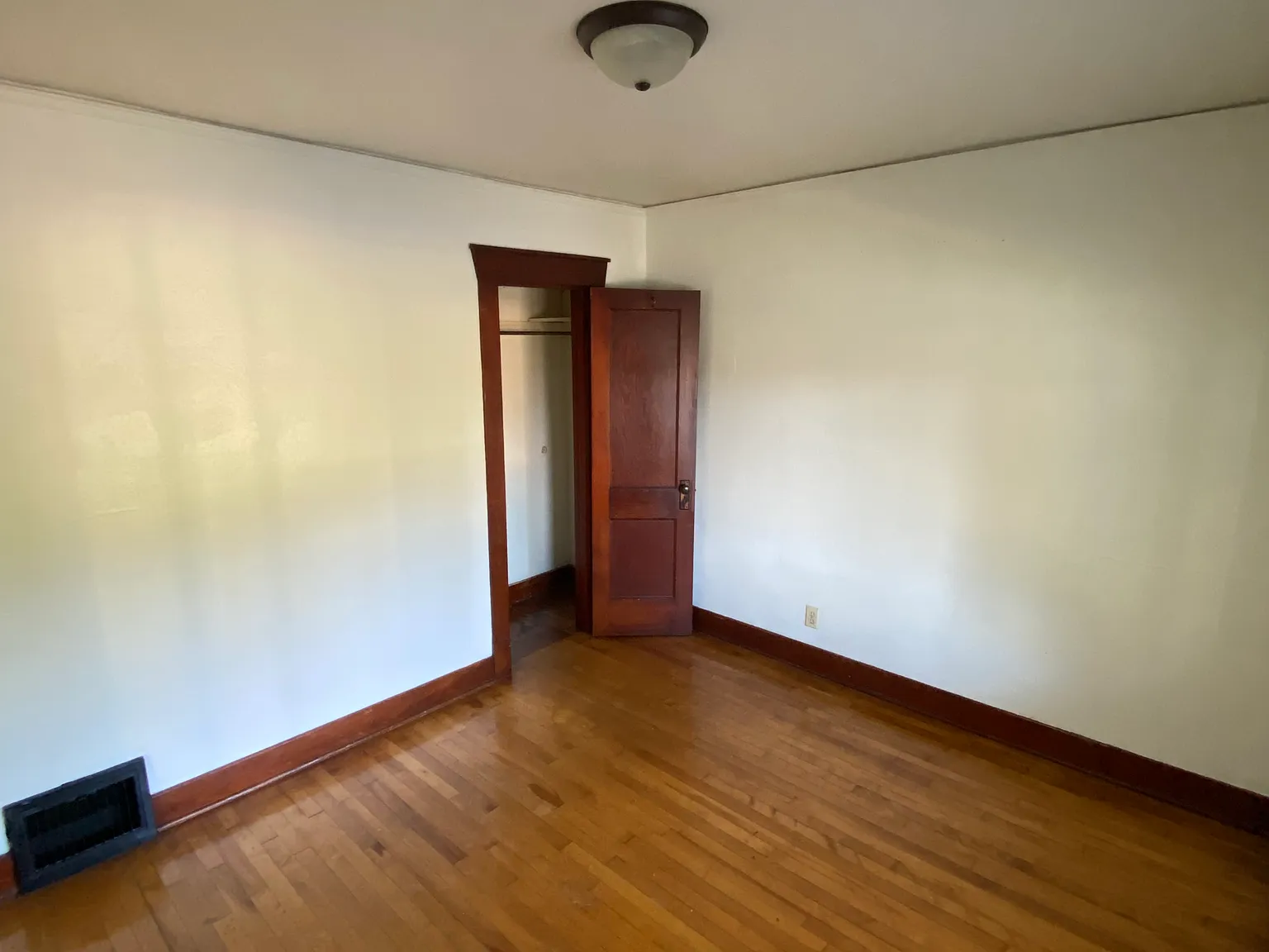 3 bed, 1000 sqft, $1,195 — Photo 4