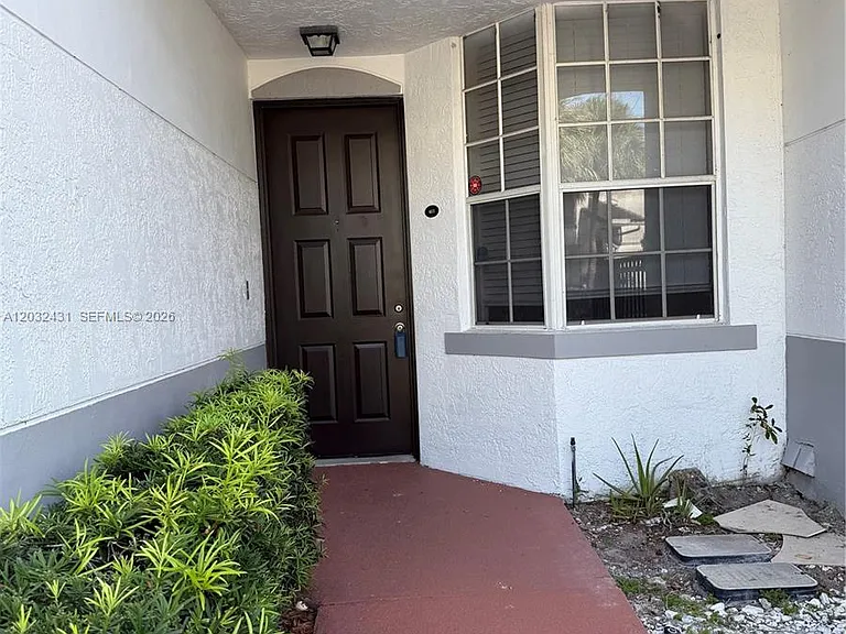 715 SW 148th Ave #611 — Photo 2