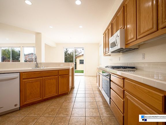 5th image of 46 Palestrina Dr