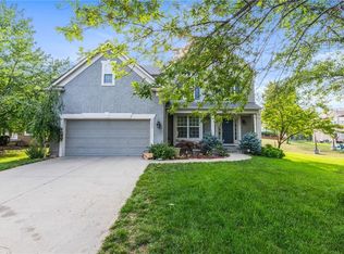 15880 S Fox Ridge Ct, Olathe, KS 66062