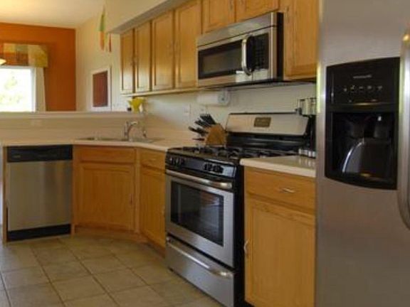 3rd image of 934 Hill Ave