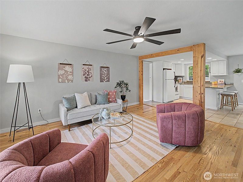 3rd image of 11822 Carter Avenue SW