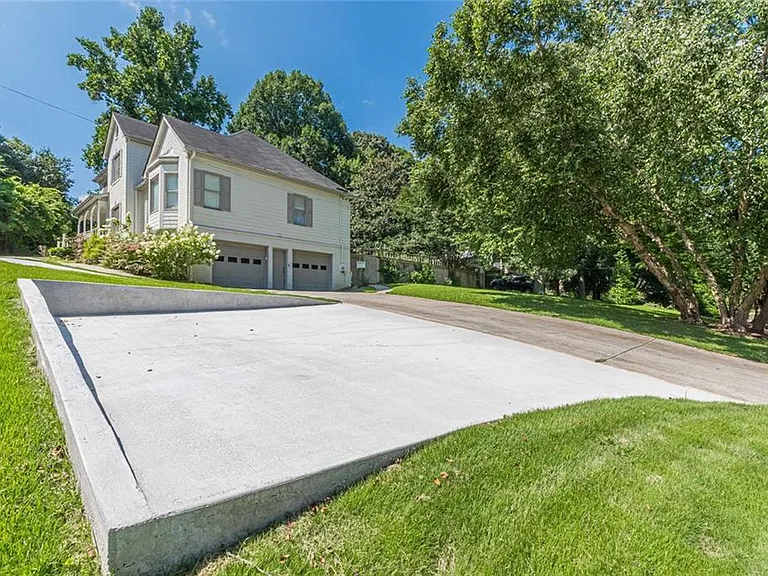 4996 N Peachtree Rd — Photo 28