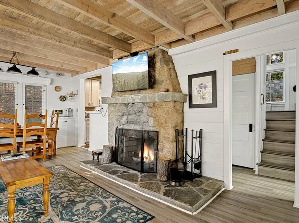 265 Flower Dr, Lake Arrowhead, CA 92352