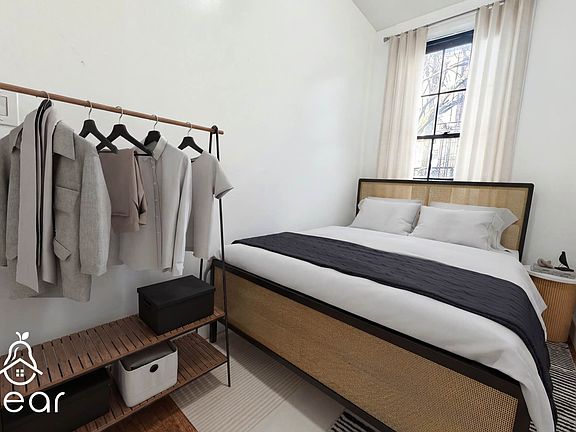 4th image of 305 E 109th St APT 3