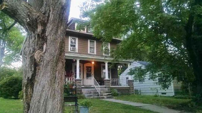 2nd image of 190 W Hendrickson Ave