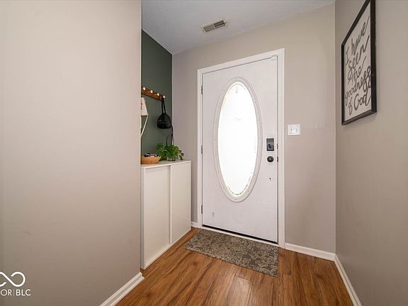 5th image of 6766 Lexington Cir