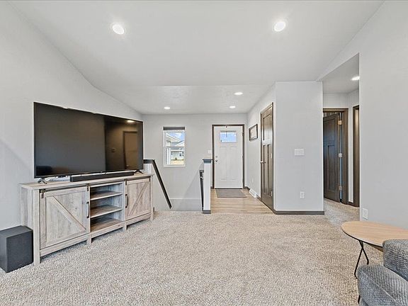 4th image of 3020 S Weiler Rd
